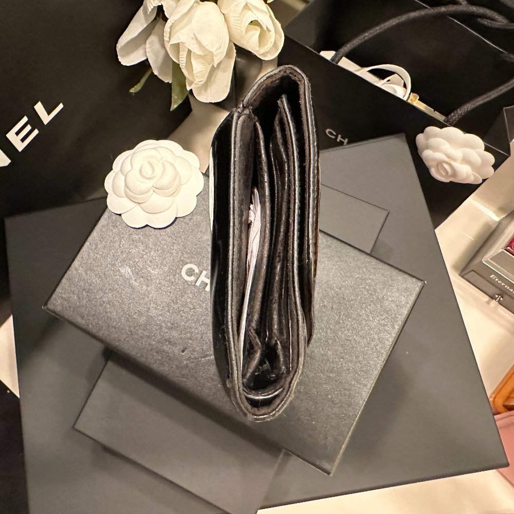 Black CHANEL PATENT LEATHER Wallet Double CC Short - Picture 3 of 16